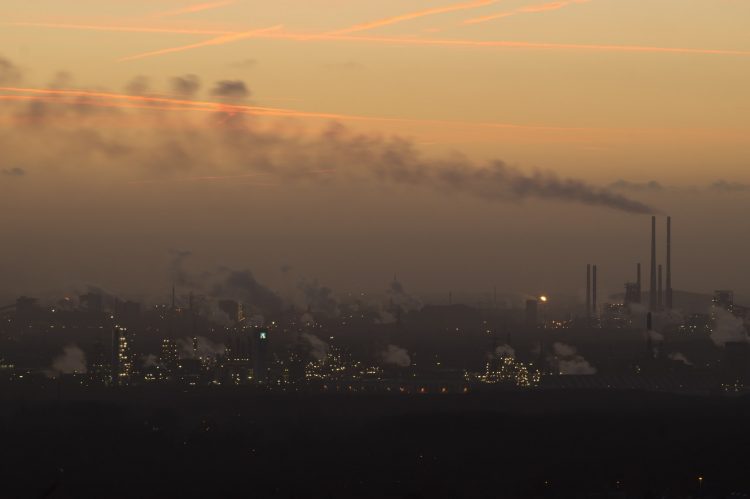 pollution-588810_1280-750x499